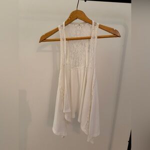 Iris Basic Cream Lace Sleeveless Top
